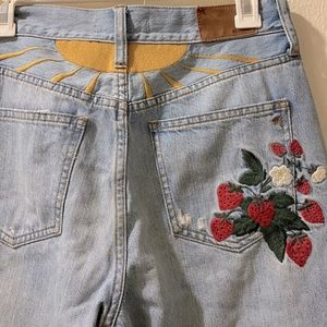 Madewell perfect summer jean: strawberry embroidered edition. ***UNICORN***